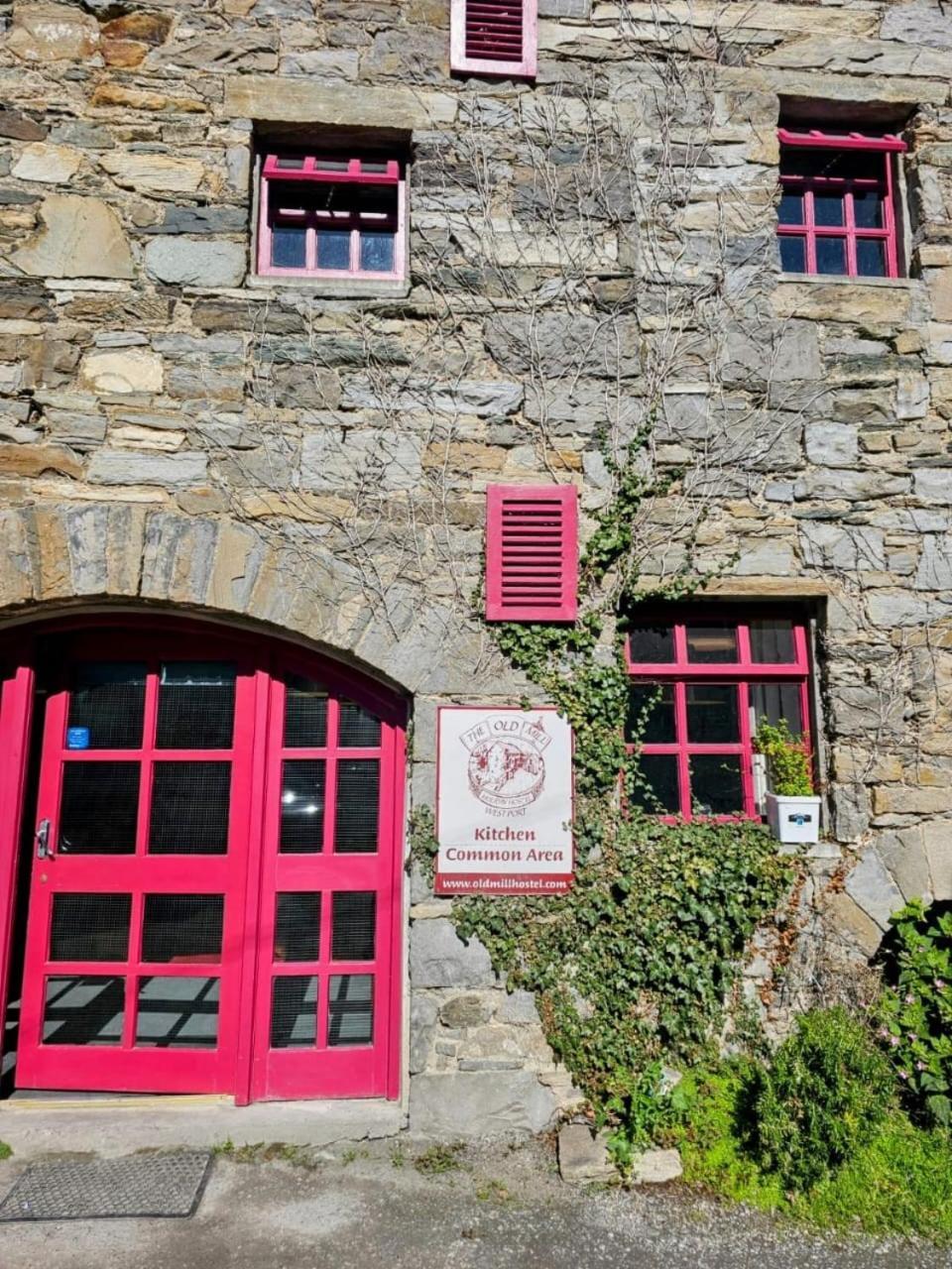 Old Mill Holiday Hostel Westport Luaran gambar